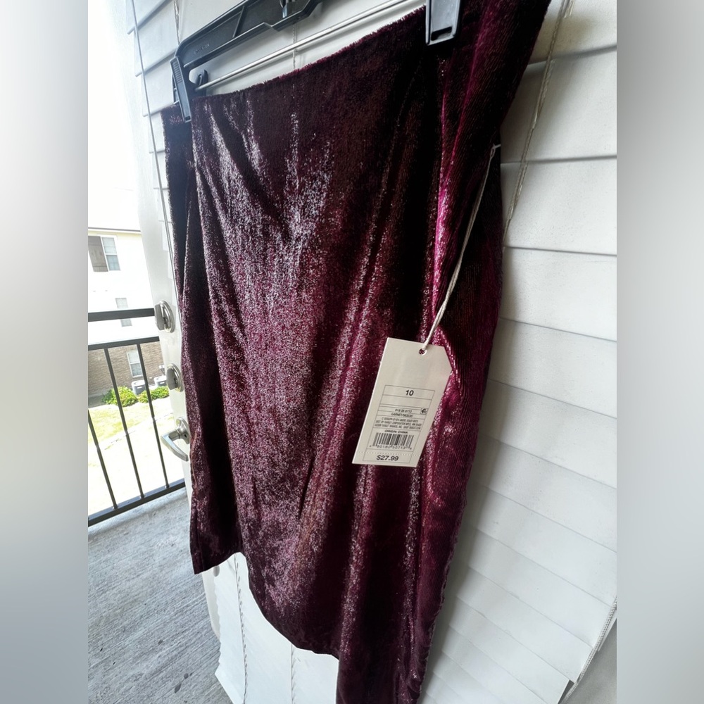Skirt - Midi with slip in middle back and beautiful shimmer